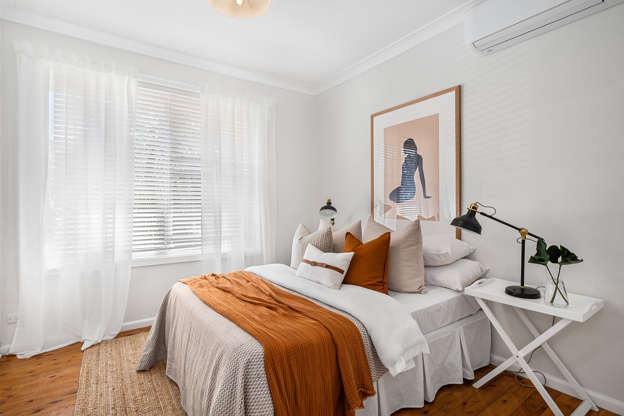 How to Pick the Ideal Bedroom Furniture for Small Rooms